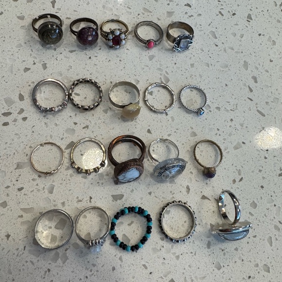 Assortment Of Rings - Picture 3 of 7